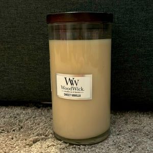 18.6 Oz NWT WoodWick Sweet Vanilla Candla